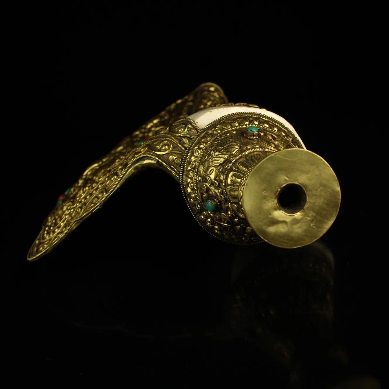 18"Tibetan Temple Collection Old Natural Conch Tibetan silver Gilt Gem beast pattern river snail conch magic weapon Town House