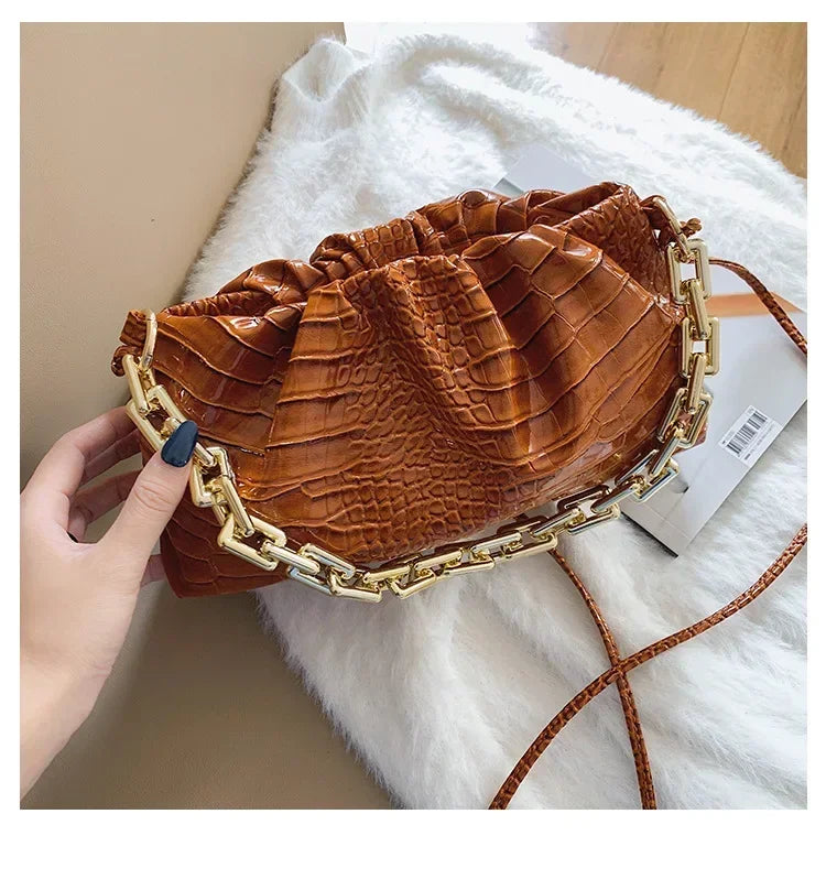2021 New Women's Underarm Bag Luxury Desiner Large Capacity Shoulder Messenger Bag Thick Chain Fold Handbag Crocodile Cloud Bag