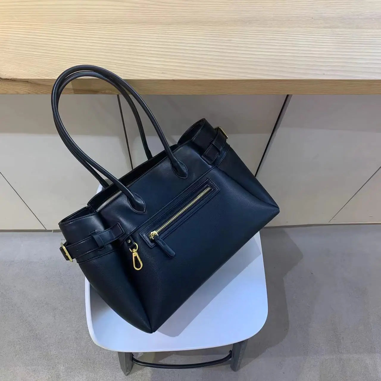 2024 New Versatile Handbag Large Capacity Handbag One Shoulder Underarm Commuting Retro Bag