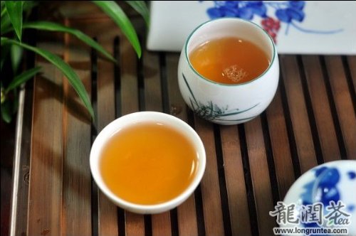 Yunnan Longrun Pu-erh Tea Cake- Plum Blossom (Year 2011, Unfermented)357g