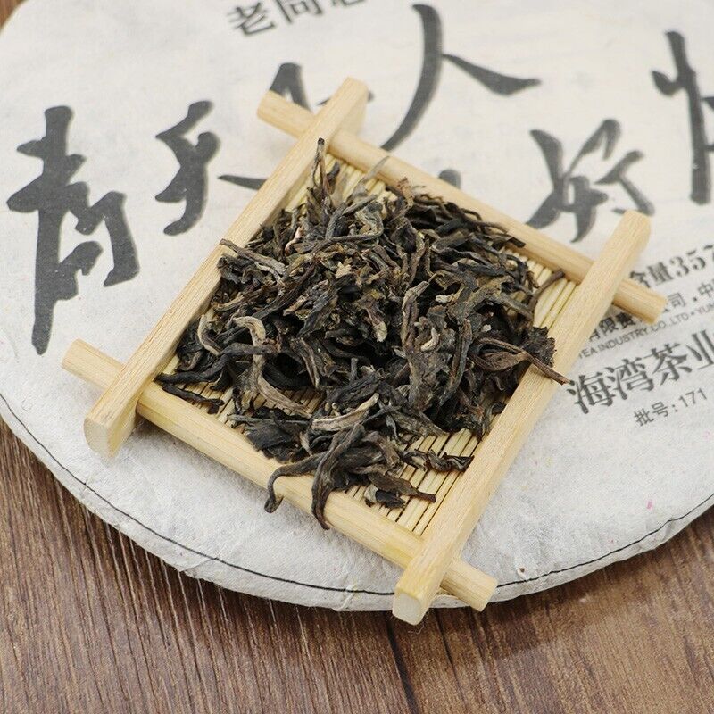 China Lao Tong Zhi FOR WORLD Menghai RAW pu er tea cake, blacker he tea 老同志 357g