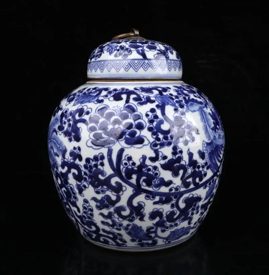 China Blue and white ceramic lid jar crafts statue