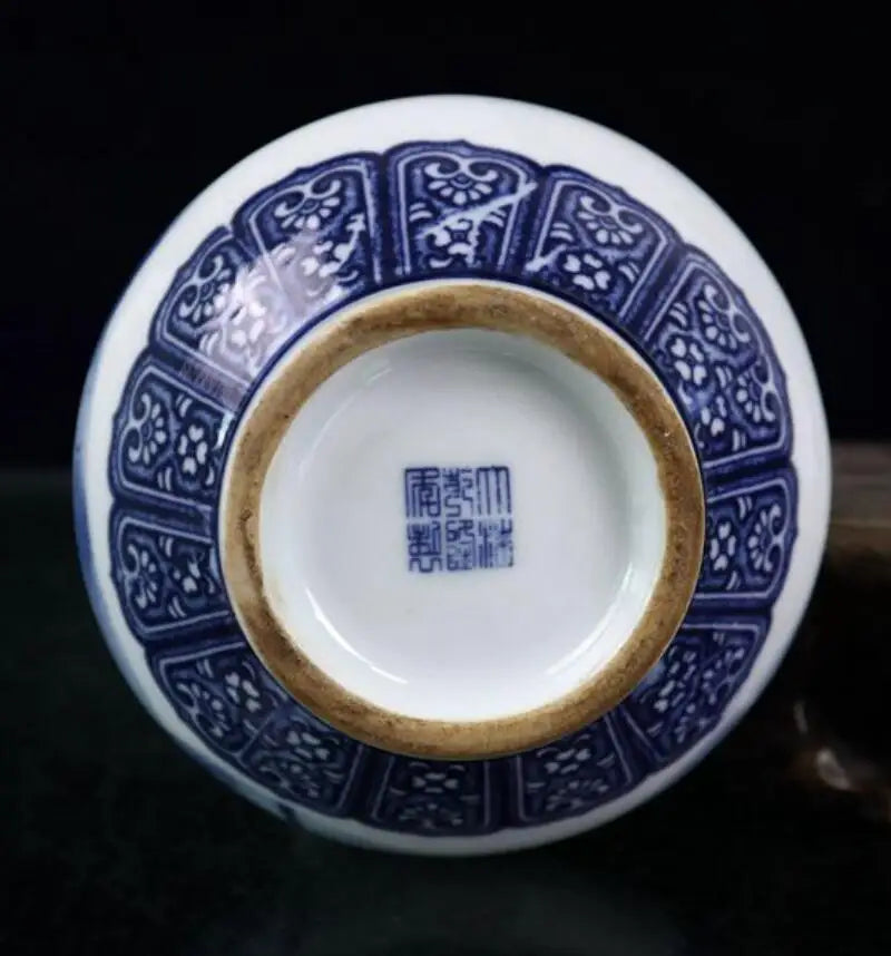 China Blue and white ceramic lotus vase crafts statue
