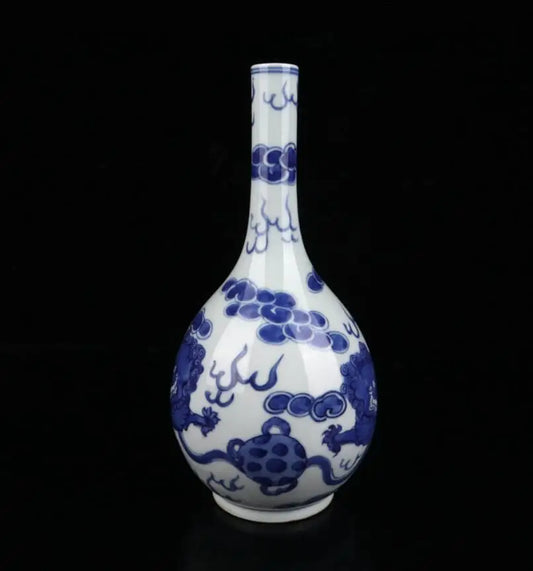 China Blue and white ceramic vase crafts statue