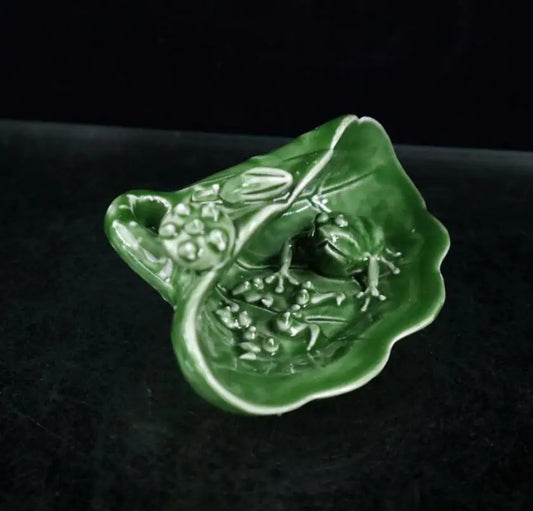 China ceramic frog Lotus leaf crafts statue