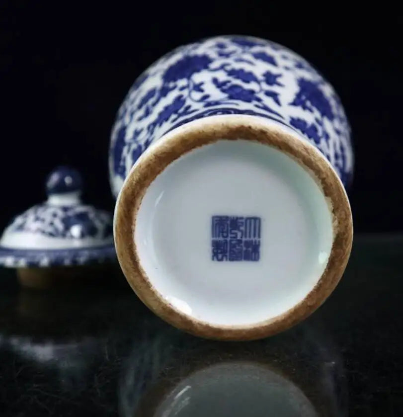 China seiko Blue and white ceramic tank crafts statue