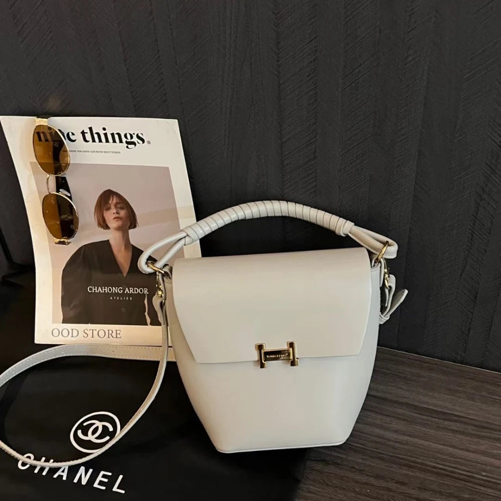 Fashionable genuine leather woven portable bucket bag for women 2024 new high-end sensory communication commuter bag