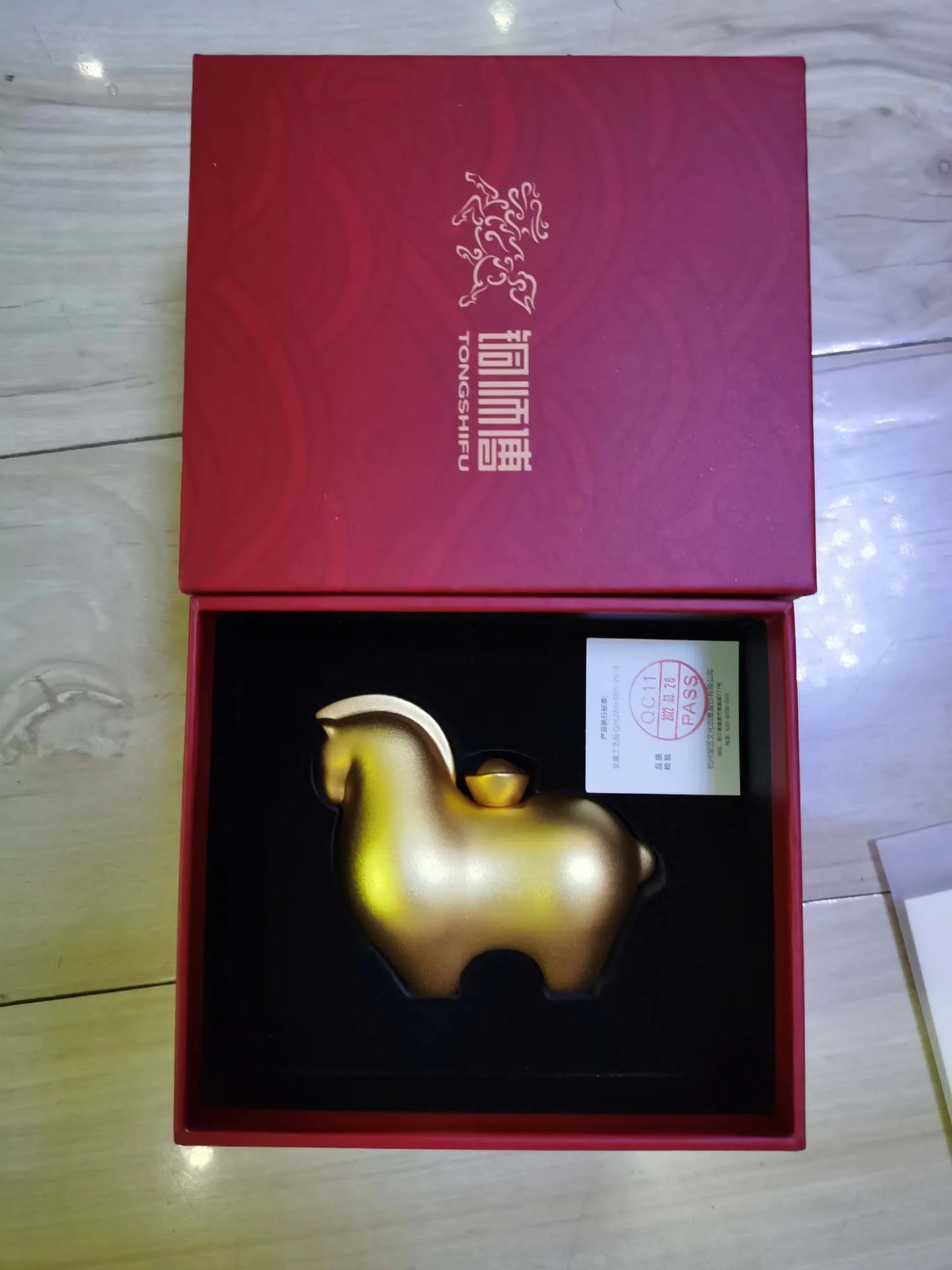 foreign business honored guest GIFT company finance officialdom boss High grade good luck Recruit wealth Gold Royal horse Mascot