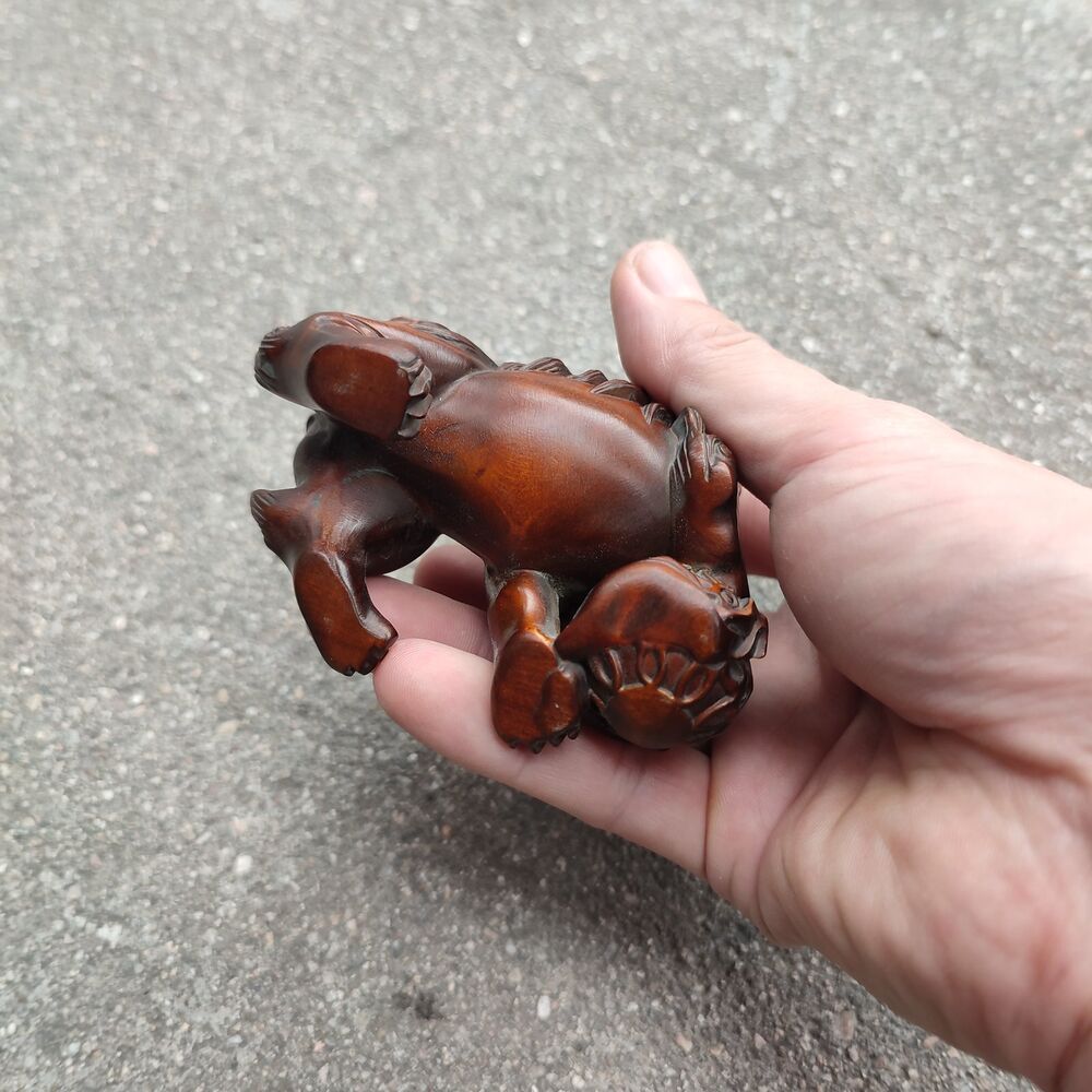 Chinese Wooden Lion Statue Wood Carving Play Ball Room Desk Decorative Sculpture