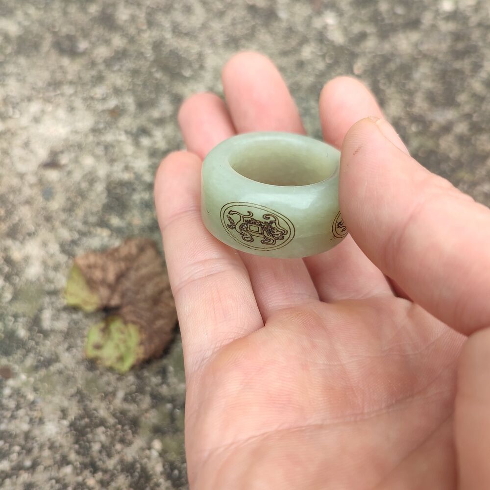 Chinese Natural Hetian Jade Carved Exquisite Thumb Ring Collection Jewelry Art