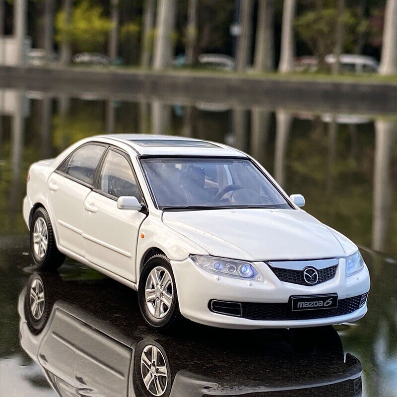 1:32 MAZDA 6 Druckguss Modell Auto Legierung klassisches Spielzeug Fahrzeug Sammlung Lichter Geschenk-