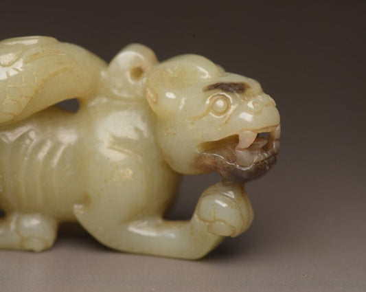 Antique Chinese Natural Hetian Jade Carved Exquisite Beast Statue Figurines Rare