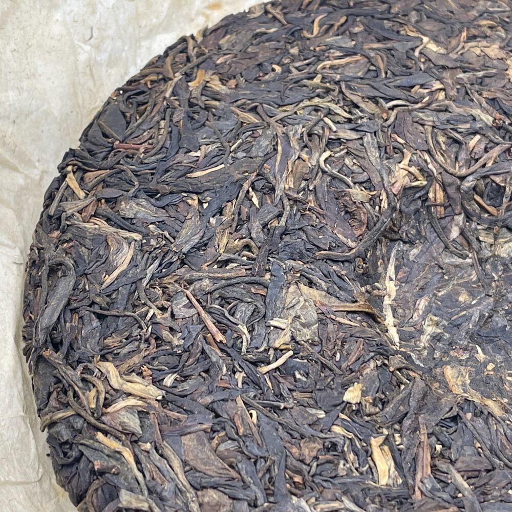 Pu'er tea, 2004, Chinese tea green Ruyi old banzhang, Chinese tea green Ruyi old banzhang, 357 grams, raw