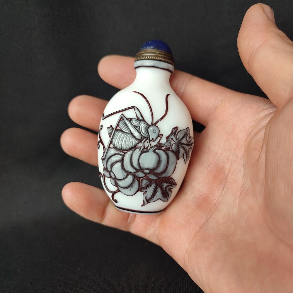 Chinese Glass Snuff Bottle Box Statue Carving Cricket Sculpture Melon Fruit Art