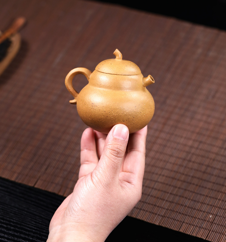 Handmade gourd pot made from sesame segment mud of Yixing raw ore 120cc