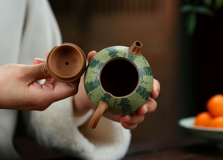 Chinese Yixing Zisha Clay Handmade Exquisite Teapot (仿生西瓜 底款:苏爱兰)