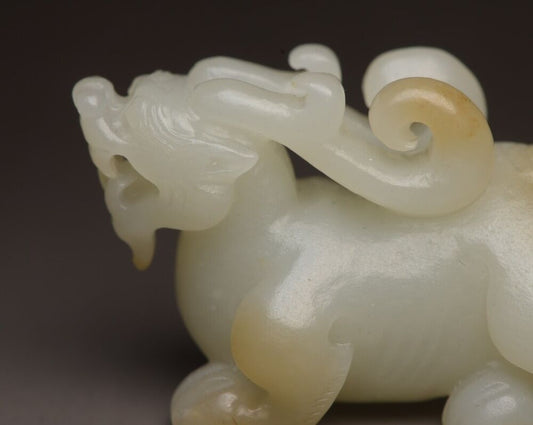 Top Chinese Natural Hetian Jade Carving Beast Statue Figurines Collectible Art