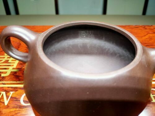 Chinese Yixing Zisha Clay Handmade Exquisite Teapot (顾景舟)