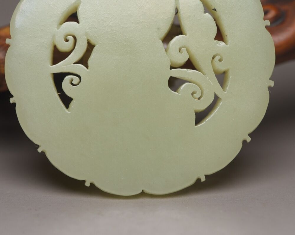 Chinese Natural Hetian Jade Carved Kwan Yin Statue Good Luck Pendant Jewelry Art