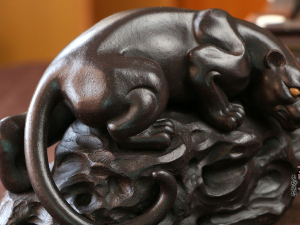Chinese Yixing Handmade Zisha Black Purple Clay leopard Tea pet HeiBao animal