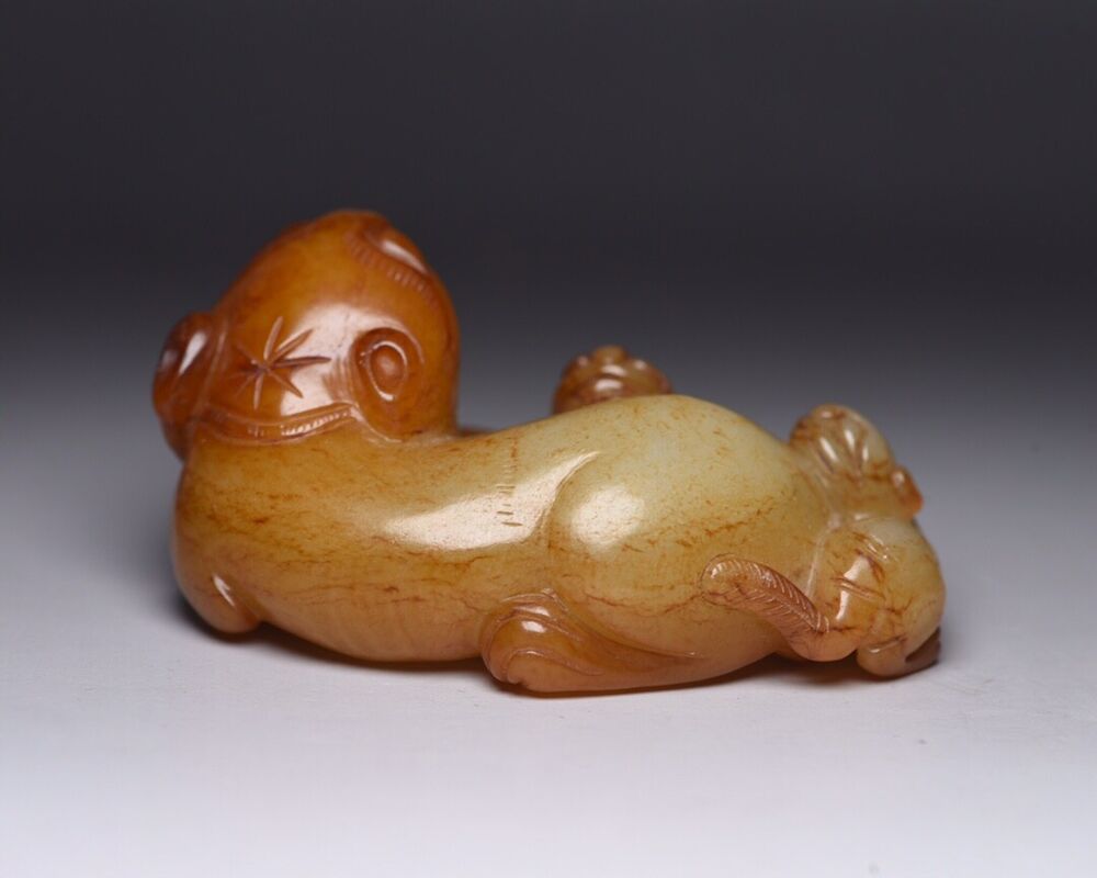 Chinese Old Hetian Jade Carved Beast Statue Sculpture Exquisite Decoration Art