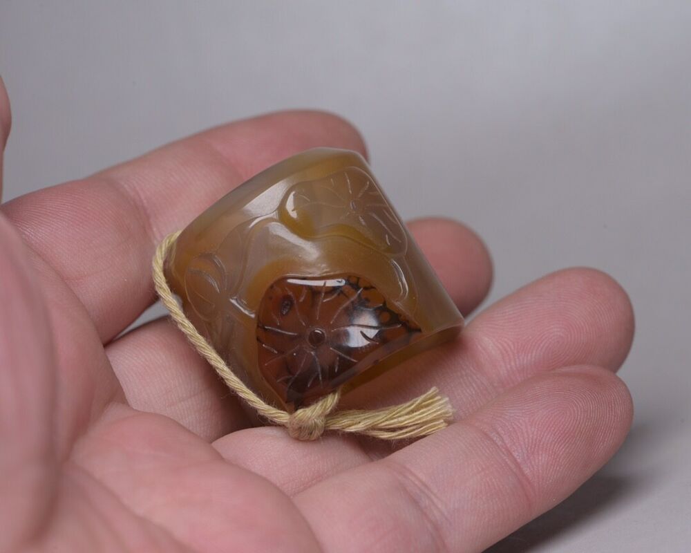Antique Chinese Natural Agate Hand Carving Unique Statue Thumb Ring Jewelry Rare