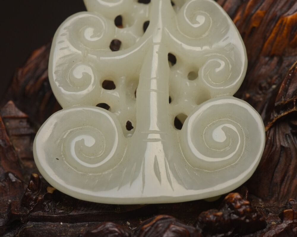 China Top Natural Hetian Jade Carved Nice Statue Unique White Jade Pendant Gift