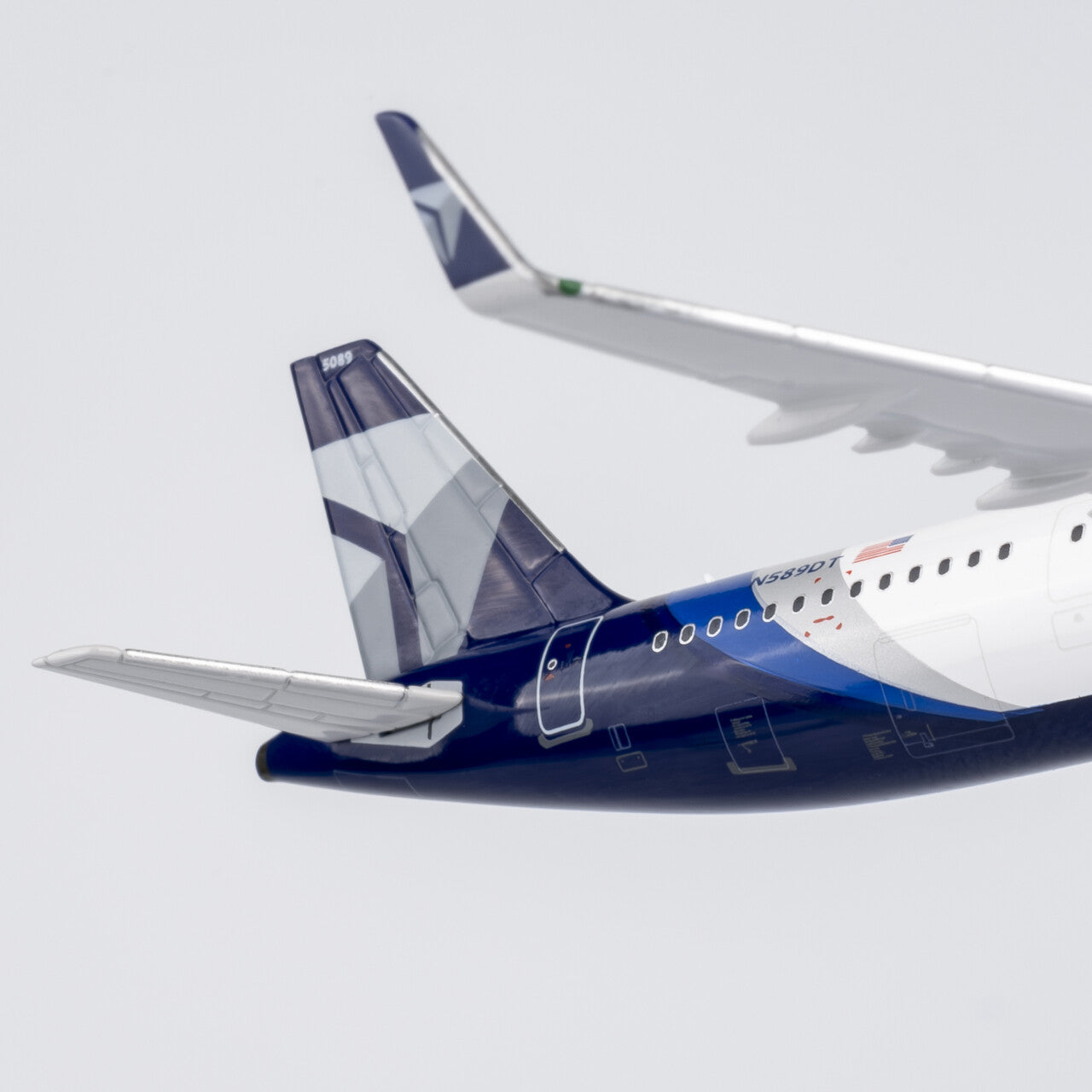 1:400 NGmodels Delta Air Lines A321neo Passenger Airplane Diecast Plane Model
