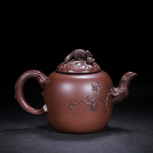Chinese Yixing Zisha Clay Handmade Exquisite Teapot(松鼠葡萄 底款:金鼎商标)