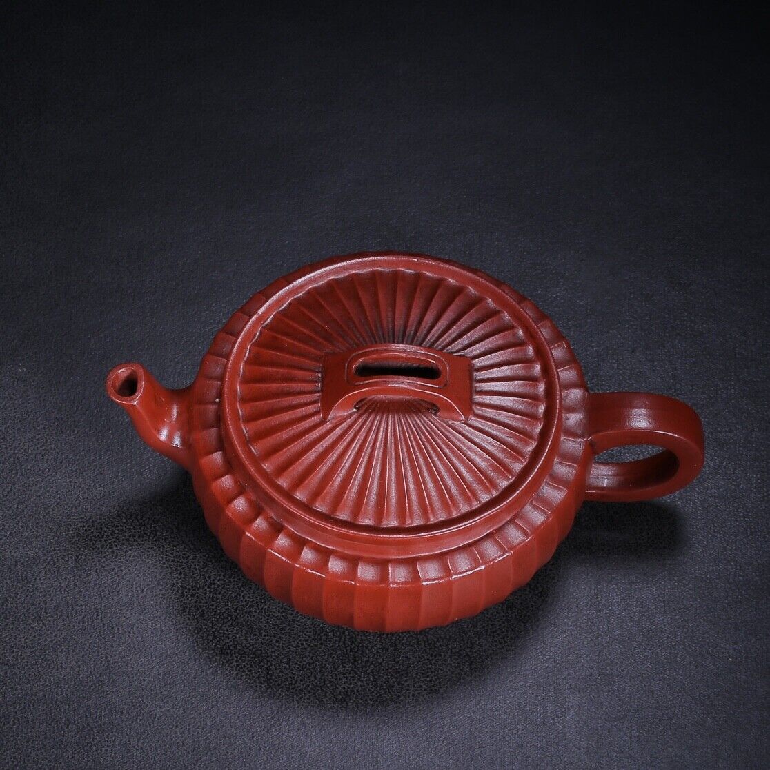 Chinese Yixing Zisha Clay Handmade Exquisite Teapot(汉瓦 底款:周桂珍)