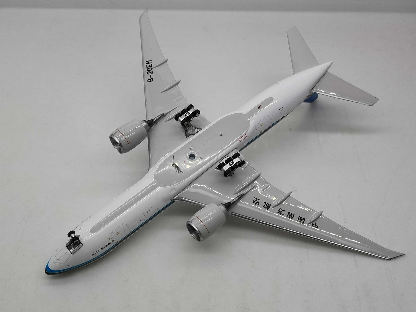 1:400 Phoenix CHIAN SOUTHERN CARGO BOEING B777-200F Diecast Aircraft Plane Model