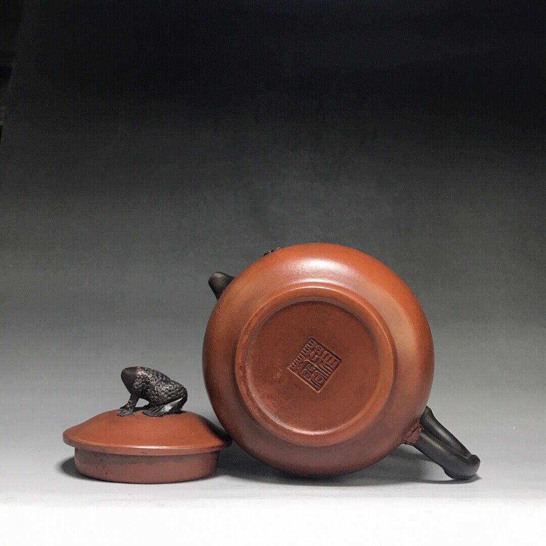 Chinese Yixing Zisha Clay Handmade Exquisite Teapot(:蟾蜍壶 底款:蒋蓉)