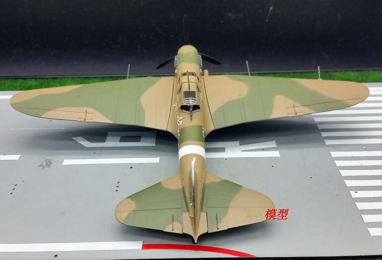 WWII Russian Ilyushin Il-2 Sturmovik ground attack 1/72 plane Easy model