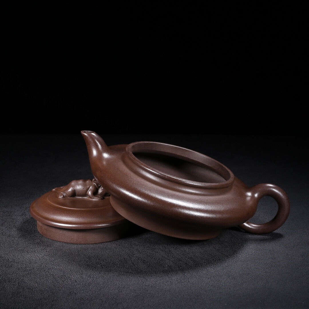 Chinese Yixing Zisha Clay Handmade Exquisite Teapot (水扁 底款:周桂珍)