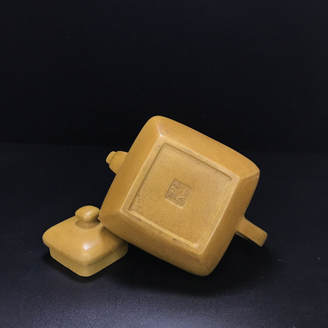 Chinese Yixing Zisha Clay Handmade Exquisite Teapot (锦绣玉带壶 底款:乾隆年制)