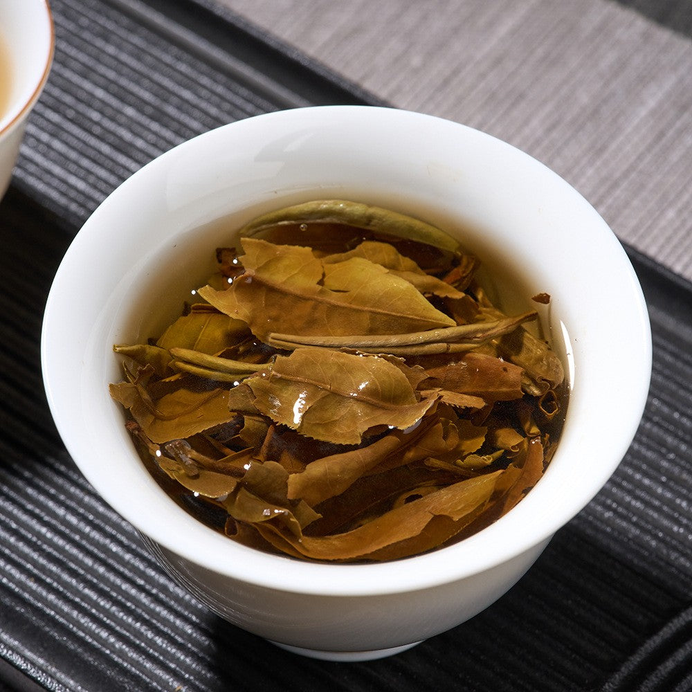 Yunnan Ancient Tree White Tea New Tea100g Moonlight White Tea Cake