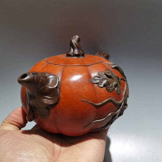 Chinese Yixing Zisha Clay Handmade Exquisite Teapot (金瓜壶 底款:蒋蓉 )