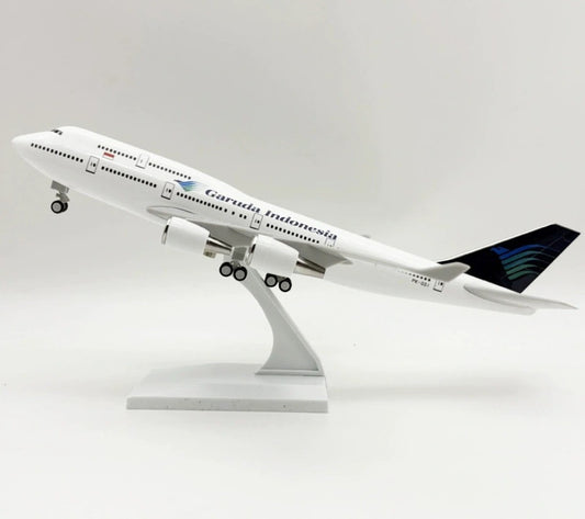 30CM Garuda Indonesia BOEING 747-400 Airplane Landing Gear Resin Aircraft Model