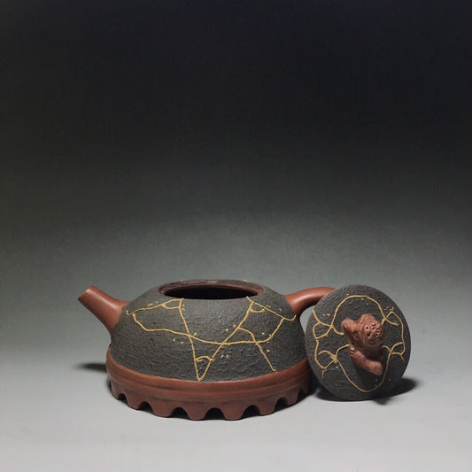 Chinese Yixing Zisha Clay Handmade Exquisite Teapot (半月壶 底款:顾景舟)