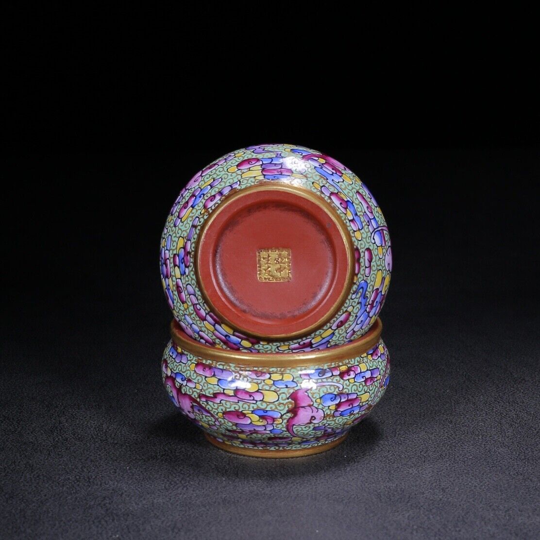 Chinese Yixing Zisha Clay Handmade Exquisite Teapot (一粒珠(珐琅彩描金)春宫图 底款:康熙御制)