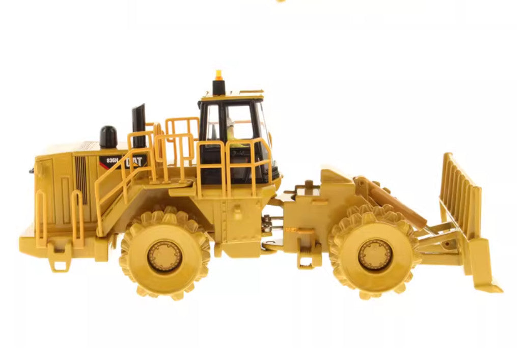 1:50 DM 836H Landfill Compactor Construction Machine Equipmnent Diecast Model