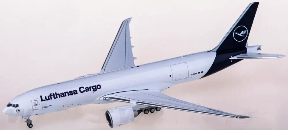 1:400 GeminiJets Lufthansa BOEING 777-200LRF Passenger Airplane Diecast Model