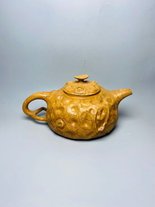 Chinese Yixing Zisha Clay Handmade Exquisite Teapot (供春灵芝壶 底款:供春)