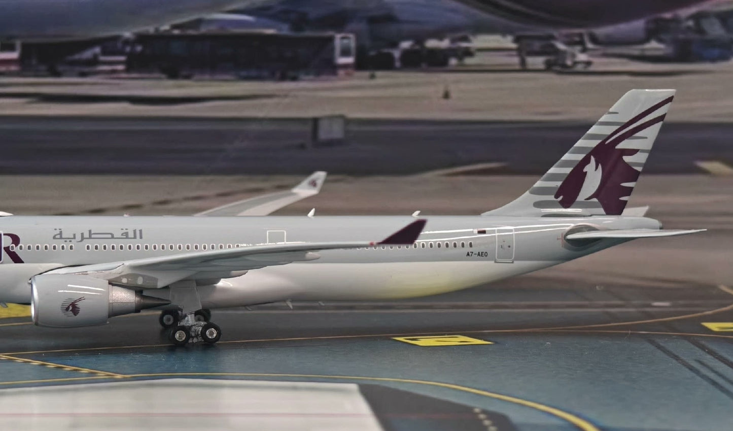 1:400 Phoenix QATAR AIRBUS A330-300 Passenger Aircraft Diecast Airplane Model