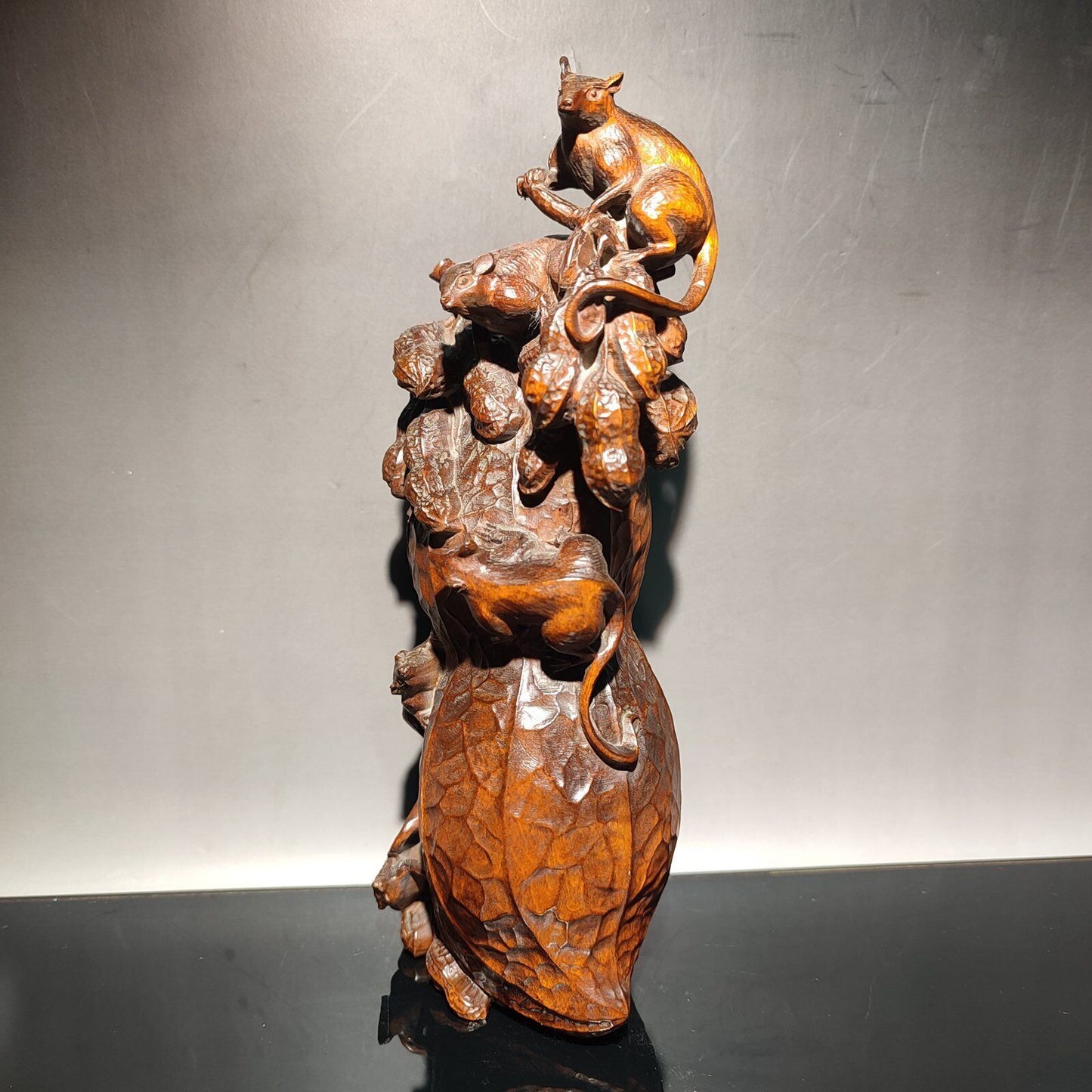 8" Chinese Wood Carving Mouse Peanut Appealing Sculpture Lovely Woodwork Decor