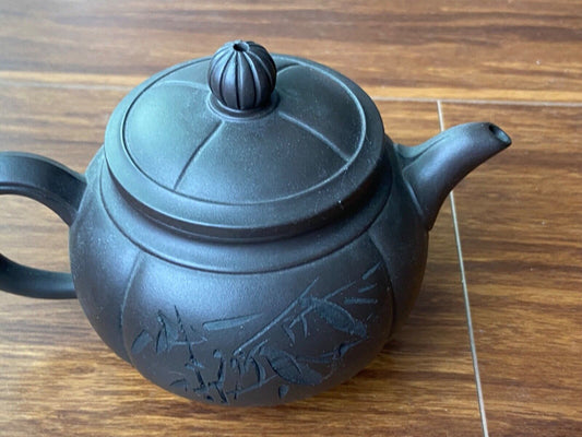 Beautiful Chinese Yixing Zisha purple clay Teapot,marked - very good condition