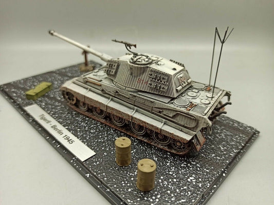 1/72 WWII German Army Sd.Kfz.182 Tiger II Tank Berlin 1945 Finished Model