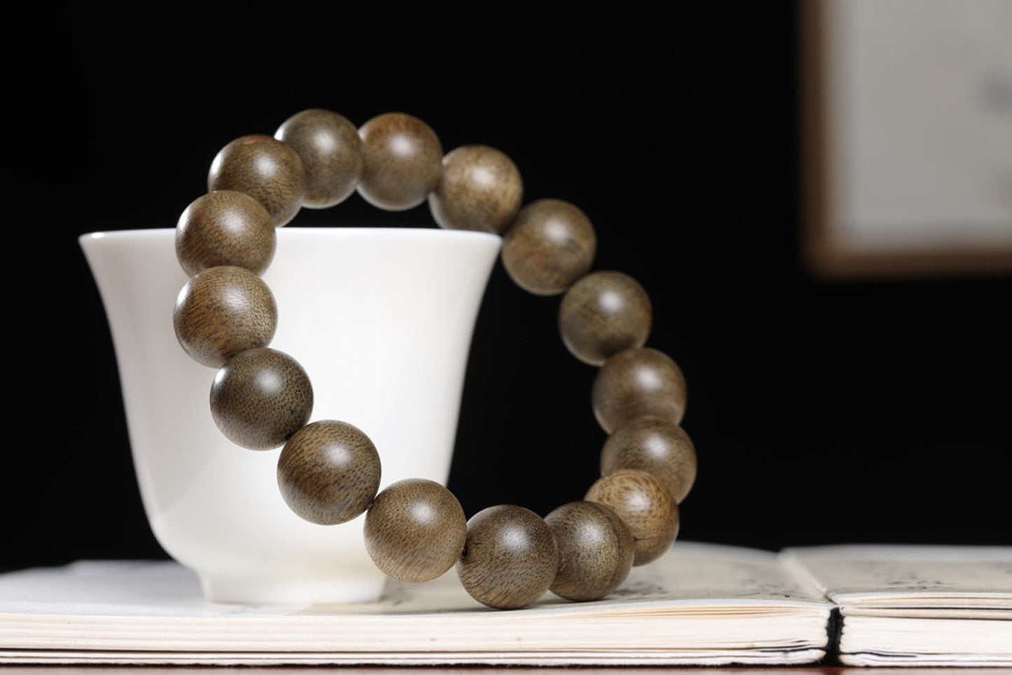 14mm Chinese Natural Eaglewood Handmade Exquisite Bracelets 31090