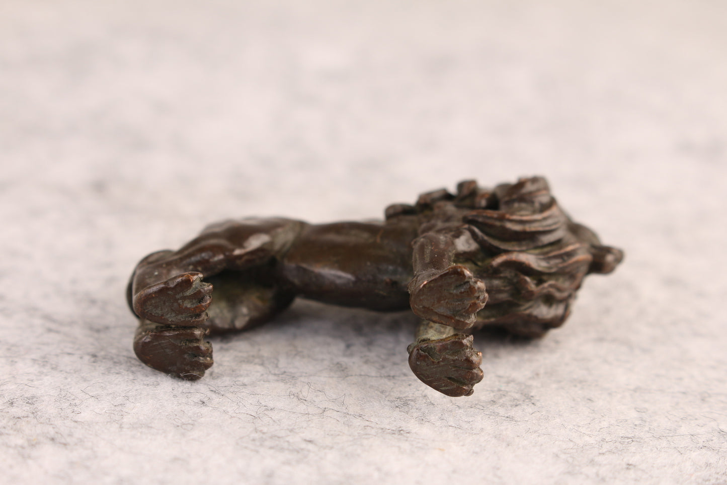 Mini Good stand Bronze lion leo Collection netsuke statue tea pet table decor