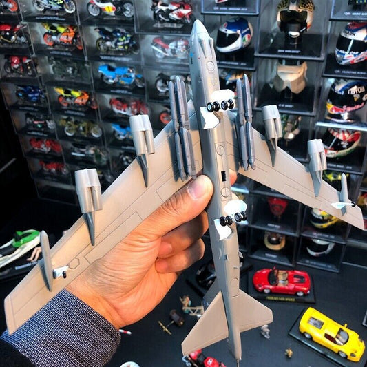 1:200 Us B52 Strategic Bomber Alloy Airplane Finished Metal Model Ornament